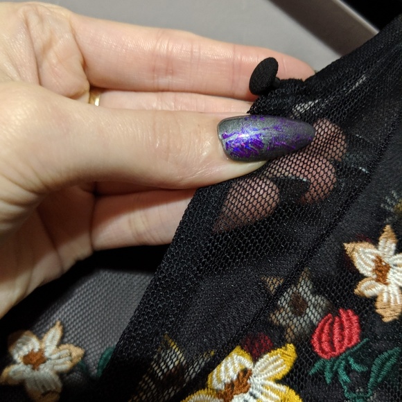 Bell sleeve flower decal mesh dress - Picture 4 of 5